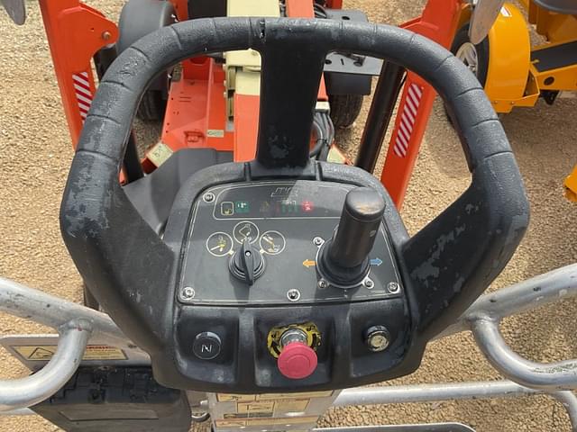 Image of JLG T350 equipment image 2
