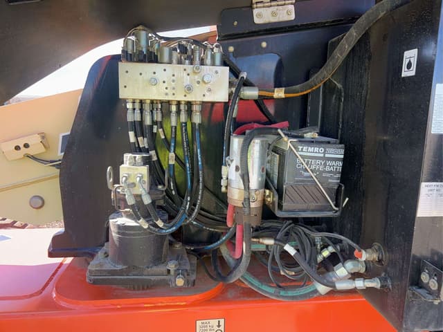 Image of JLG 400S equipment image 4