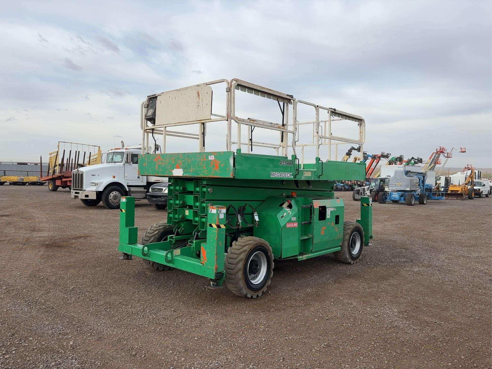 2015 JLG 4394RT Equipment Image0