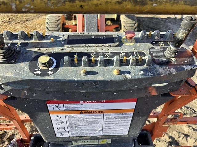 Image of JLG 450AJ equipment image 3
