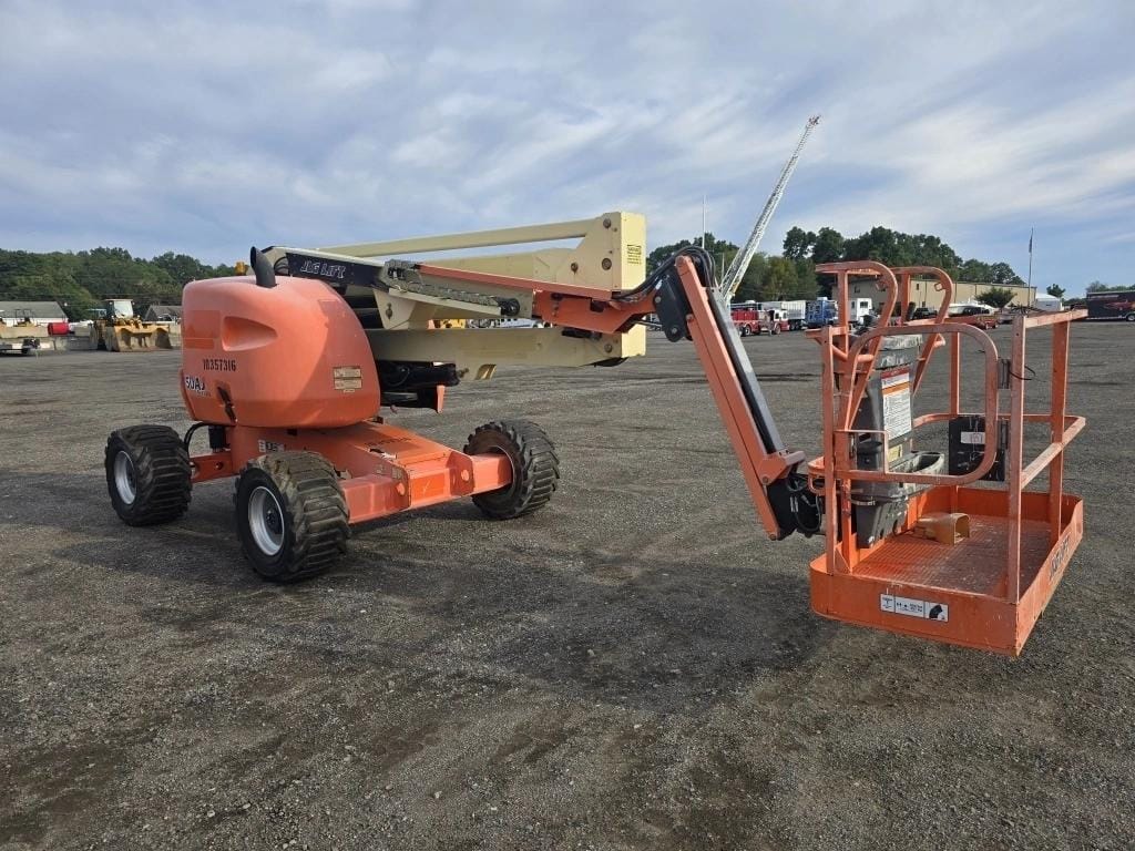 2015 JLG E450AJ Equipment Image0
