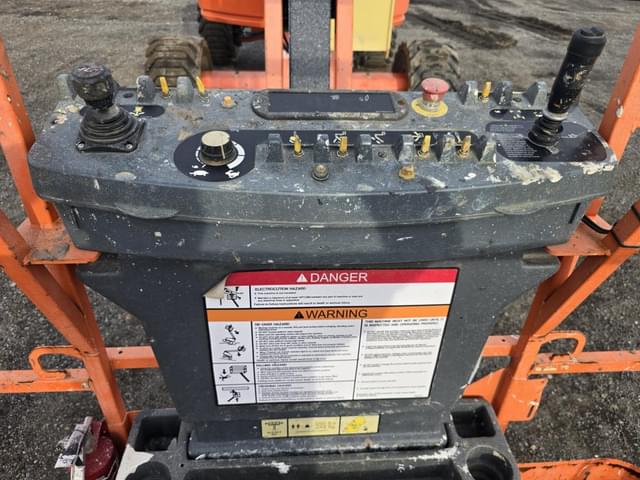 Image of JLG 450AJ equipment image 3