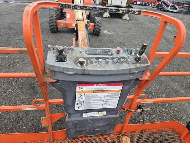 Image of JLG 460SJ equipment image 4