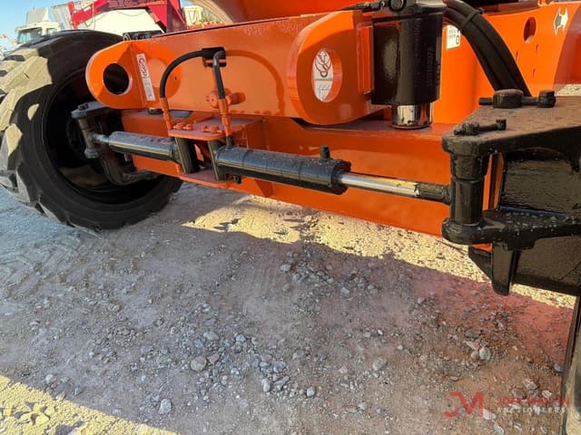 Image of JLG 600AJ equipment image 4