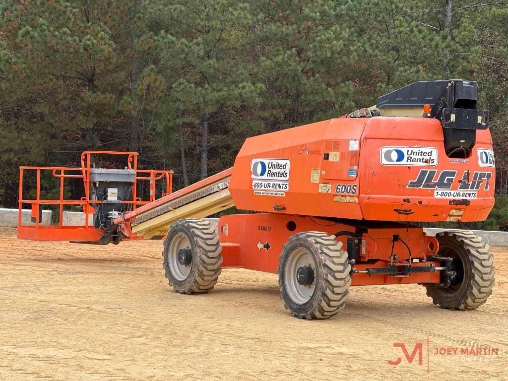 2015 JLG 600S Equipment Image0