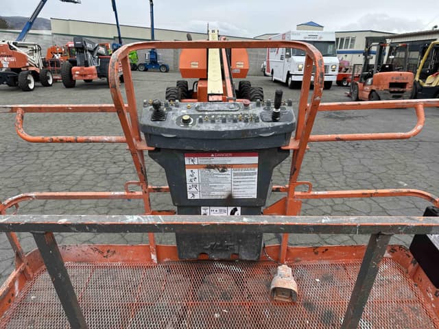 Image of JLG 660SJ equipment image 2