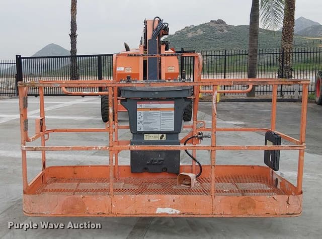 Image of JLG 660SJ equipment image 1