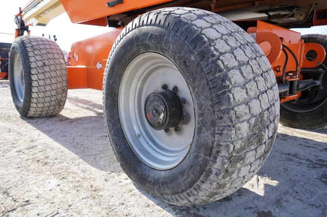 Image of JLG 660SJ equipment image 4