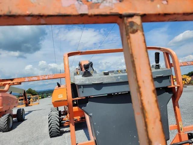 Image of JLG 740AJ equipment image 4