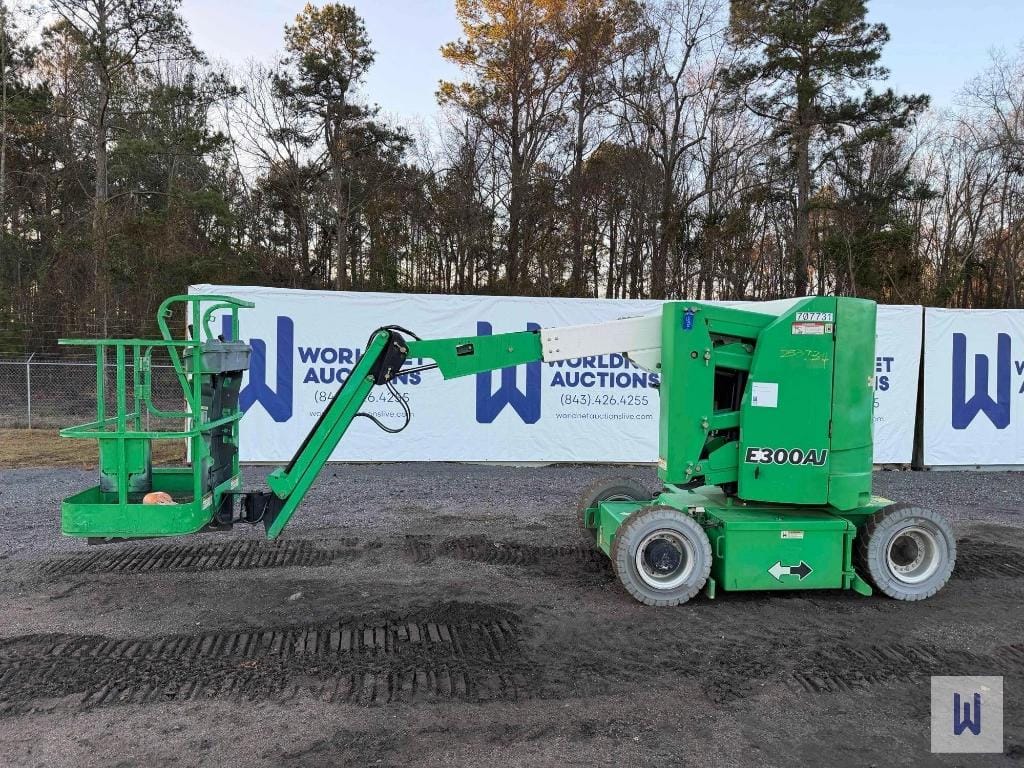 2015 JLG E300AJ Equipment Image0