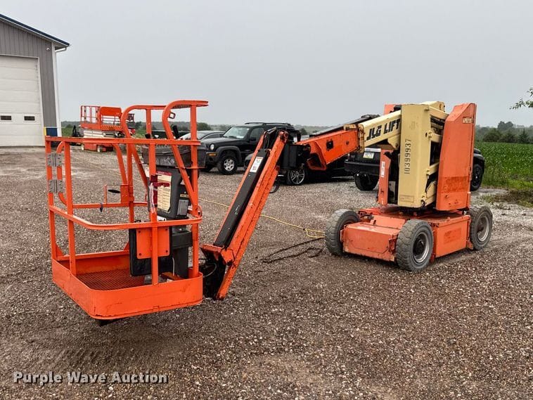 2015 JLG E300AJP Equipment Image0