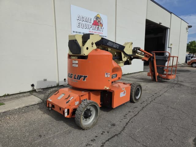 Image of JLG E400AJPN equipment image 2