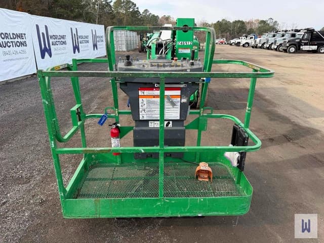 Image of JLG E450AJ equipment image 1