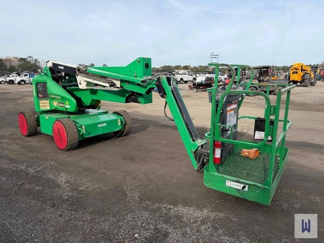 Image of JLG E450AJ equipment image 2