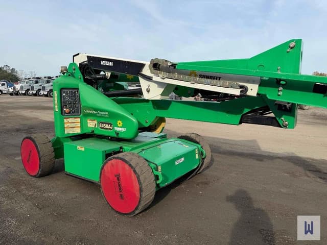 Image of JLG E450AJ equipment image 3