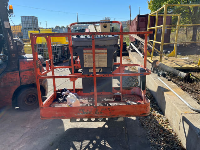 Image of JLG E450AJ equipment image 3