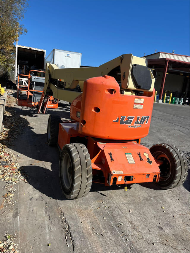 Image of JLG E450AJ equipment image 1