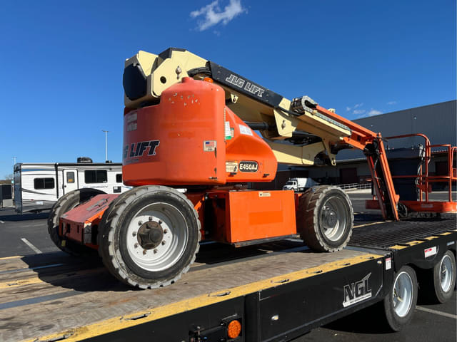 Image of JLG E450AJ equipment image 4