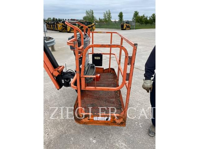 Image of JLG 450AJ equipment image 4