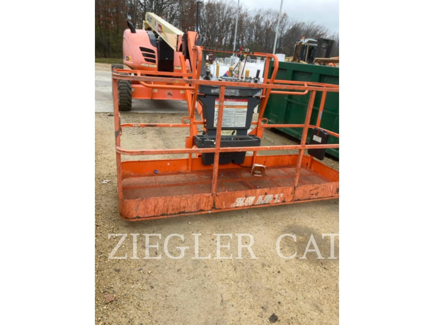 Main image JLG 600AJ