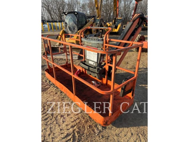 Image of JLG 600AJ equipment image 4