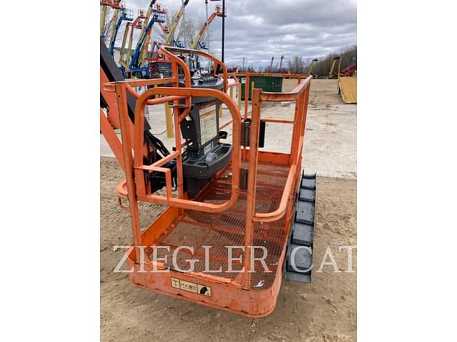 Image of JLG 800AJ equipment image 3