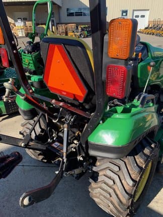 Image of John Deere 1023E equipment image 4