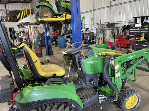 2015 John Deere 1023E Equipment Image0