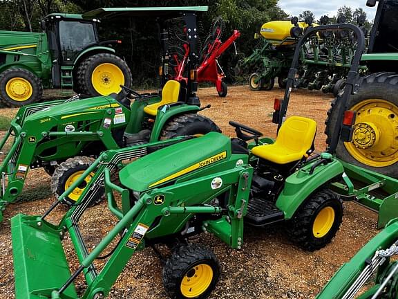 Image of John Deere 1023E equipment image 3