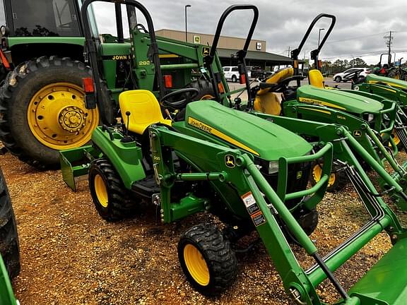 Image of John Deere 1023E equipment image 2