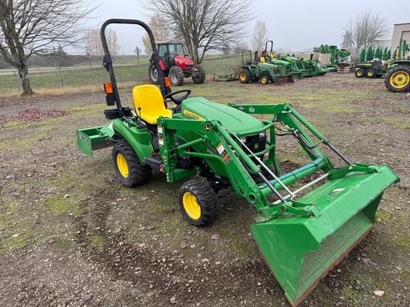 Image of John Deere 1023E equipment image 4