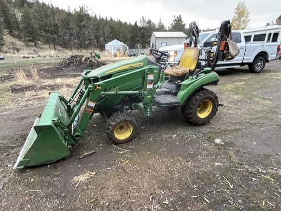2015 John Deere 1023E Equipment Image0