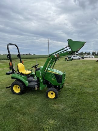 2015 John Deere 1023E Equipment Image0