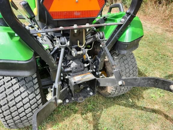 Image of John Deere 1023E equipment image 3