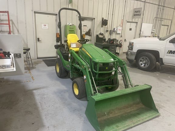 2015 John Deere 1025R Equipment Image0