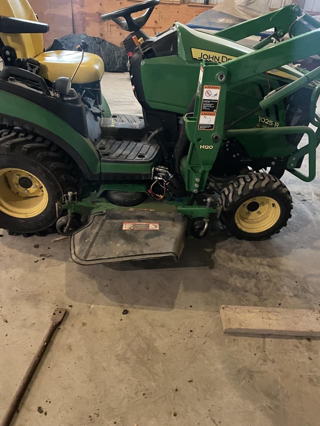 Image of John Deere 1025R equipment image 2
