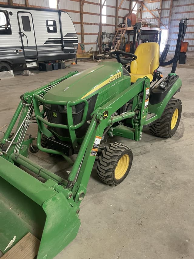Image of John Deere 1025R equipment image 3