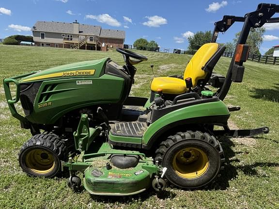 Image of John Deere 1025R equipment image 2