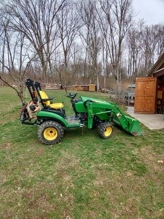 2015 John Deere 1025R Equipment Image0