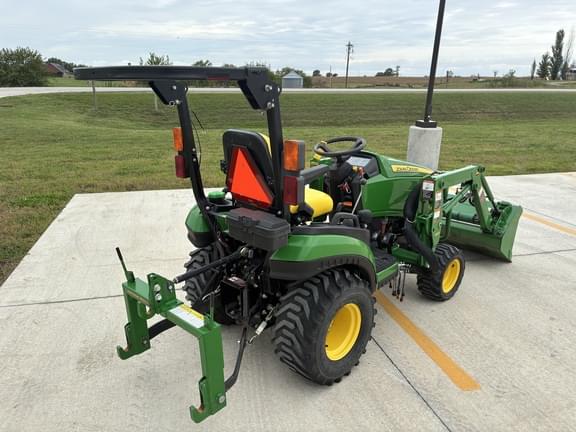 Image of John Deere 1025R equipment image 4