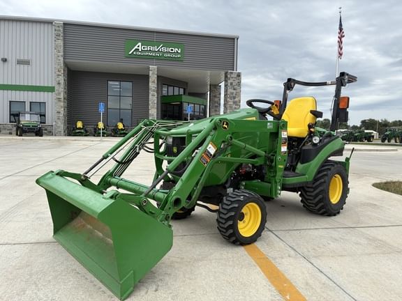2015 John Deere 1025R Equipment Image0