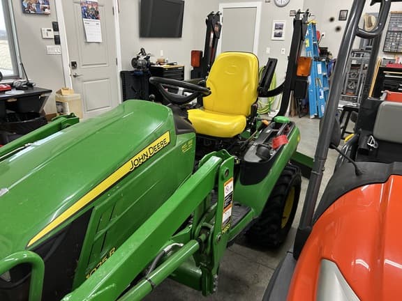 Image of John Deere 1025R equipment image 4