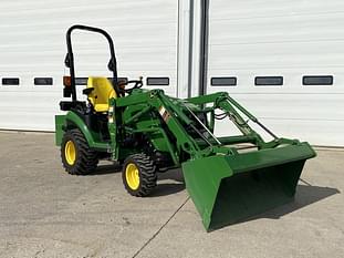 2015 John Deere 1025R Equipment Image0