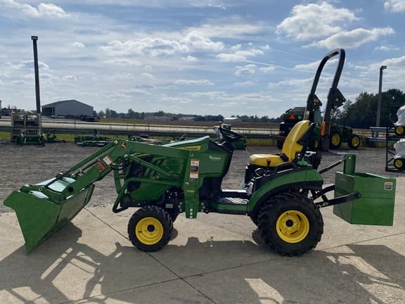 Image of John Deere 1025R equipment image 3