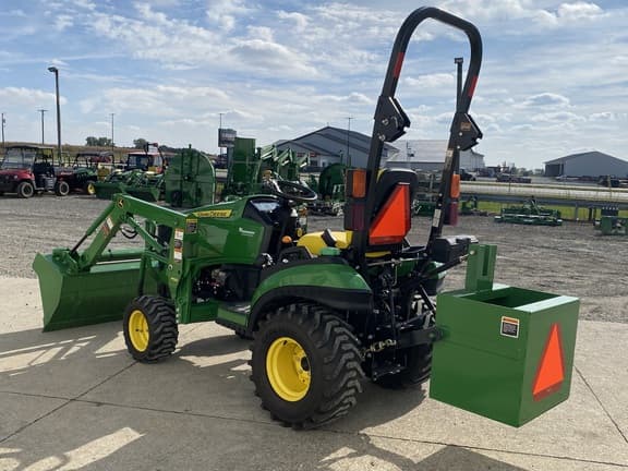 Image of John Deere 1025R equipment image 4