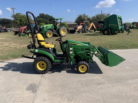 Image of John Deere 1025R equipment image 3