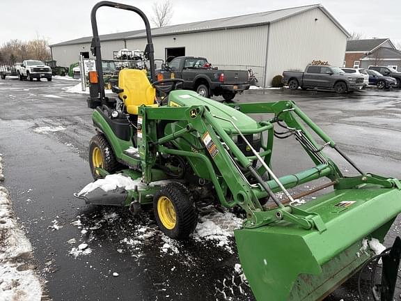 Image of John Deere 1025R equipment image 4