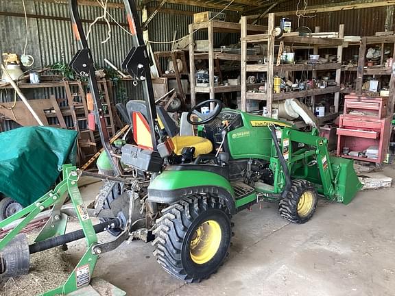Image of John Deere 1025R equipment image 4