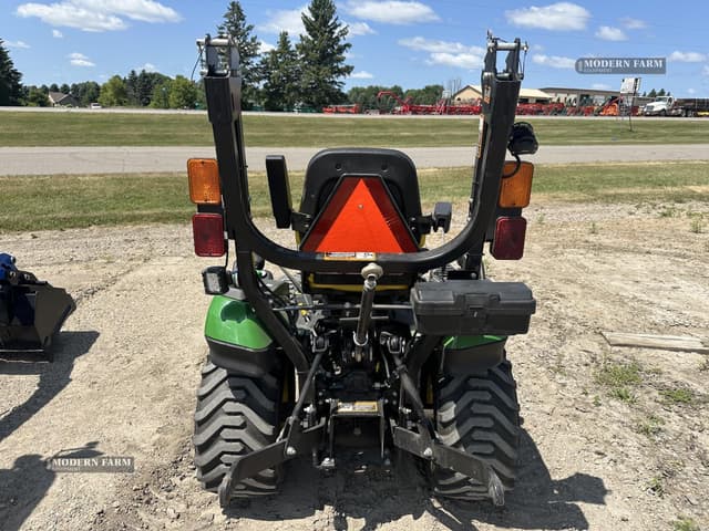 Image of John Deere 1025R equipment image 2