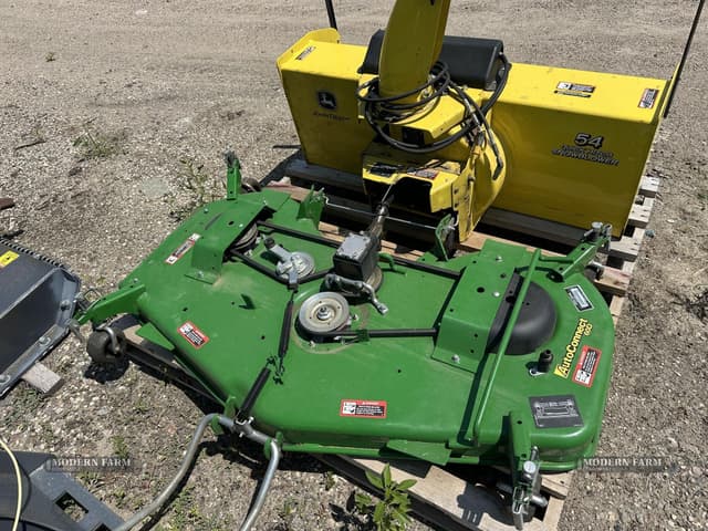 Image of John Deere 1025R equipment image 3